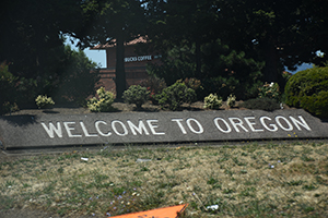 Welcome to Oregon sign